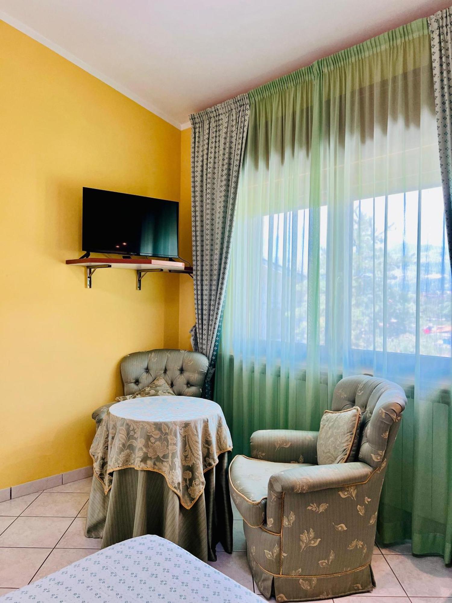 Hotel Paradiso Celano Exterior photo
