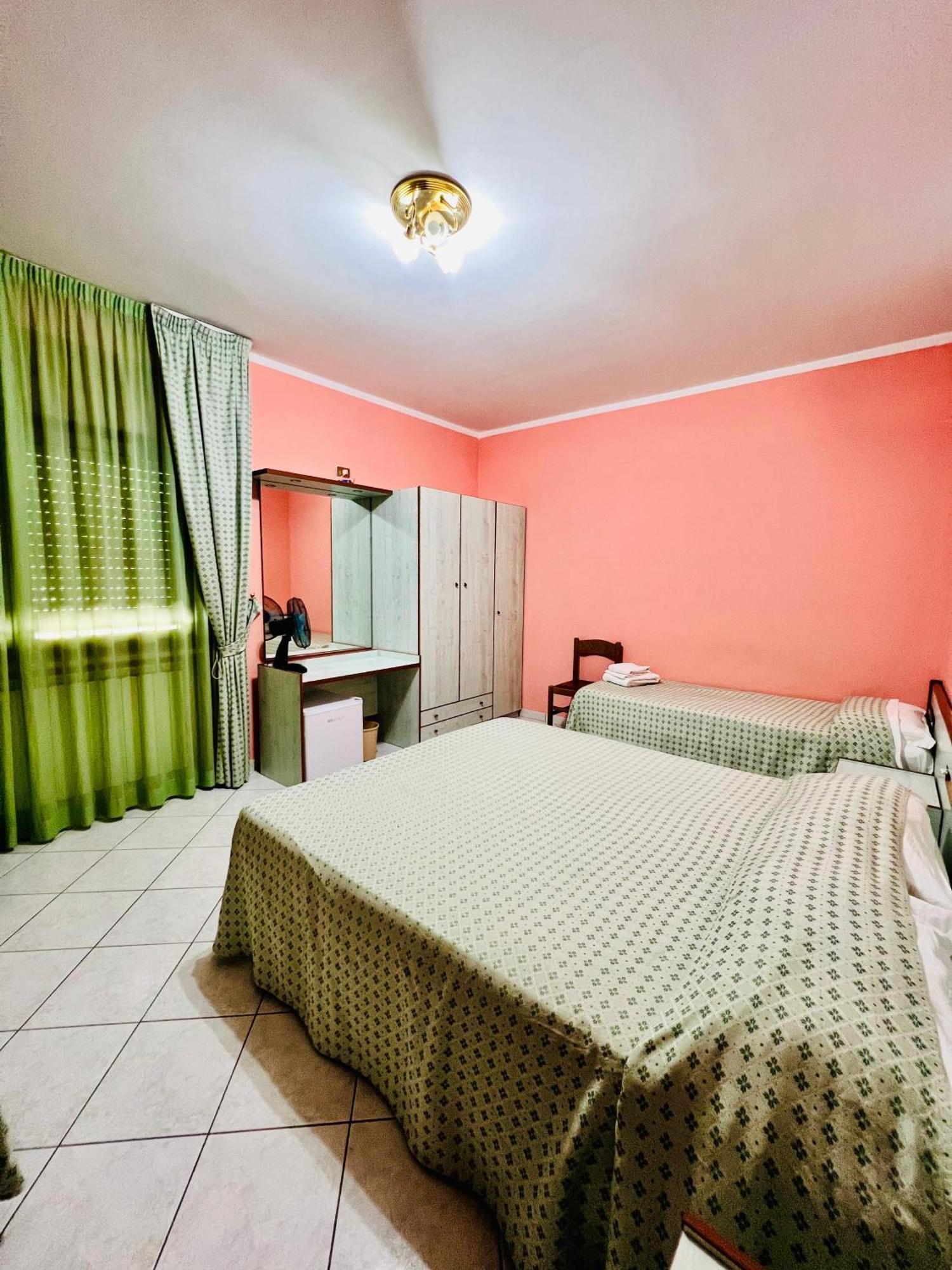 Hotel Paradiso Celano Exterior photo